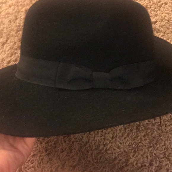 Black floppy hat with bow band - Picture 2 of 4